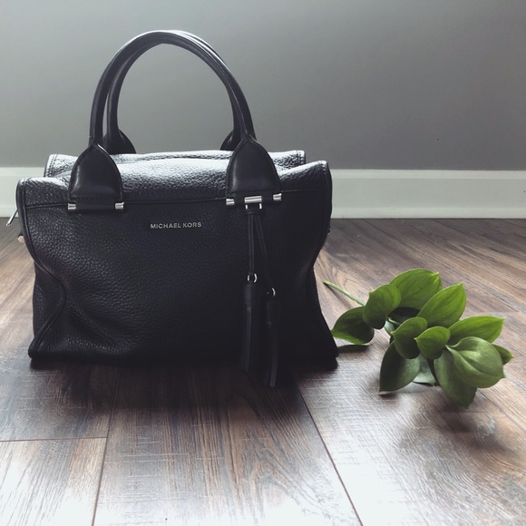 Authentic Michael Kors - Picture 1 of 7